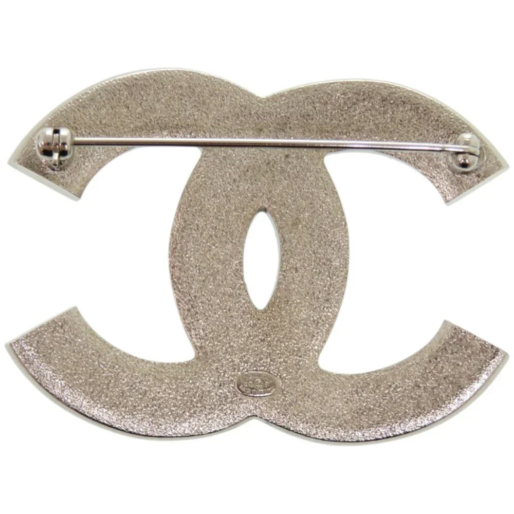 CHANEL Authentic White Logo Brooch - Picture 4 of 6